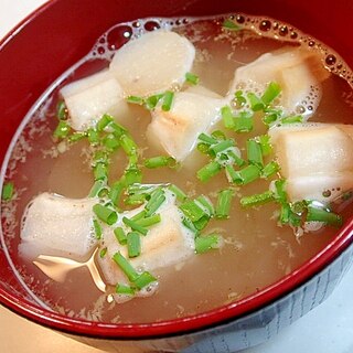 かつおと貝柱だしで　生姜香るお麩のお吸い物